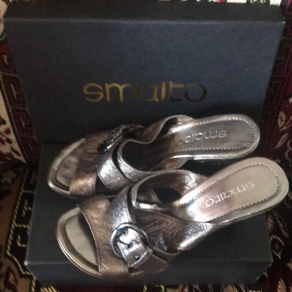 Shoes - Picture 2 of 8